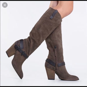 Dolce Vita, Knee high boots.Suede, 9 1/2  NICE ,classic.